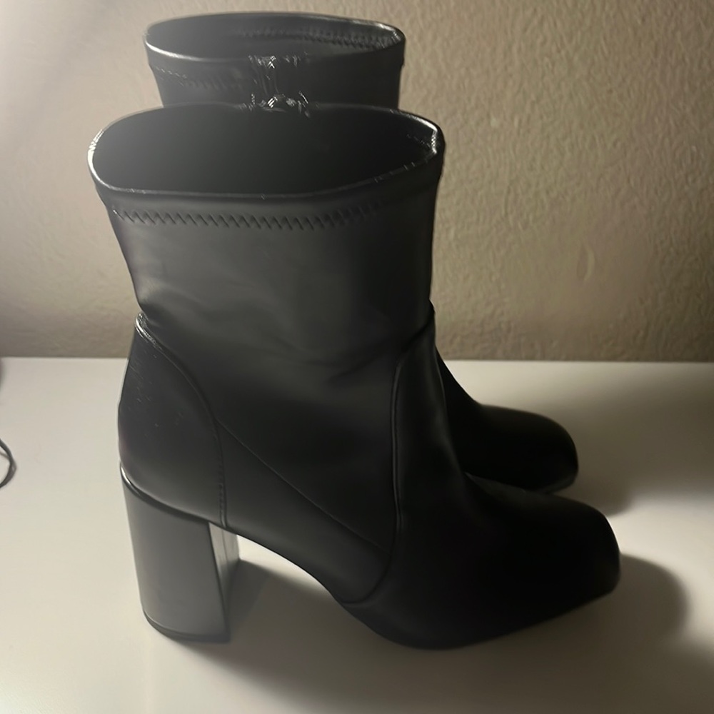 Selling shoes I never worn before! Trying to get rid of stuff out of my closet